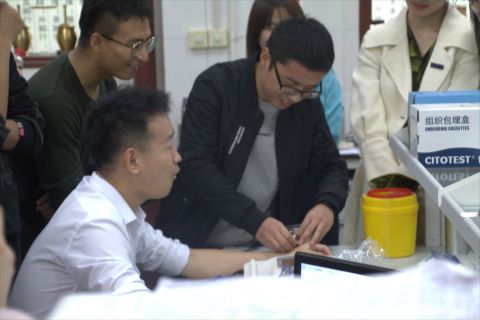 6 参观动医实验室.jpg